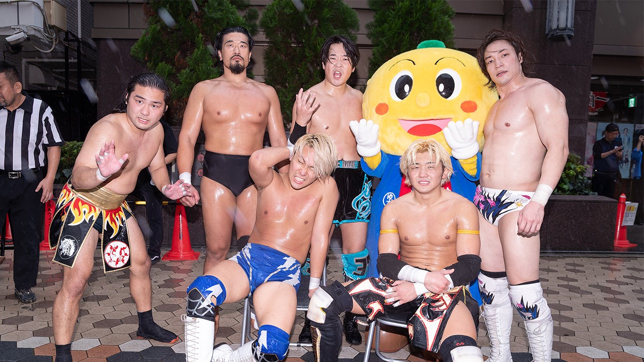 “楢葉町にカ～モ～～ン!!” 路上プロレス in 浅草