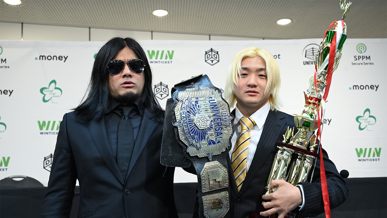 公開調印式】UNIVERSAL王者・佐々木大輔が挑戦者・須見和馬を一刀両断 
