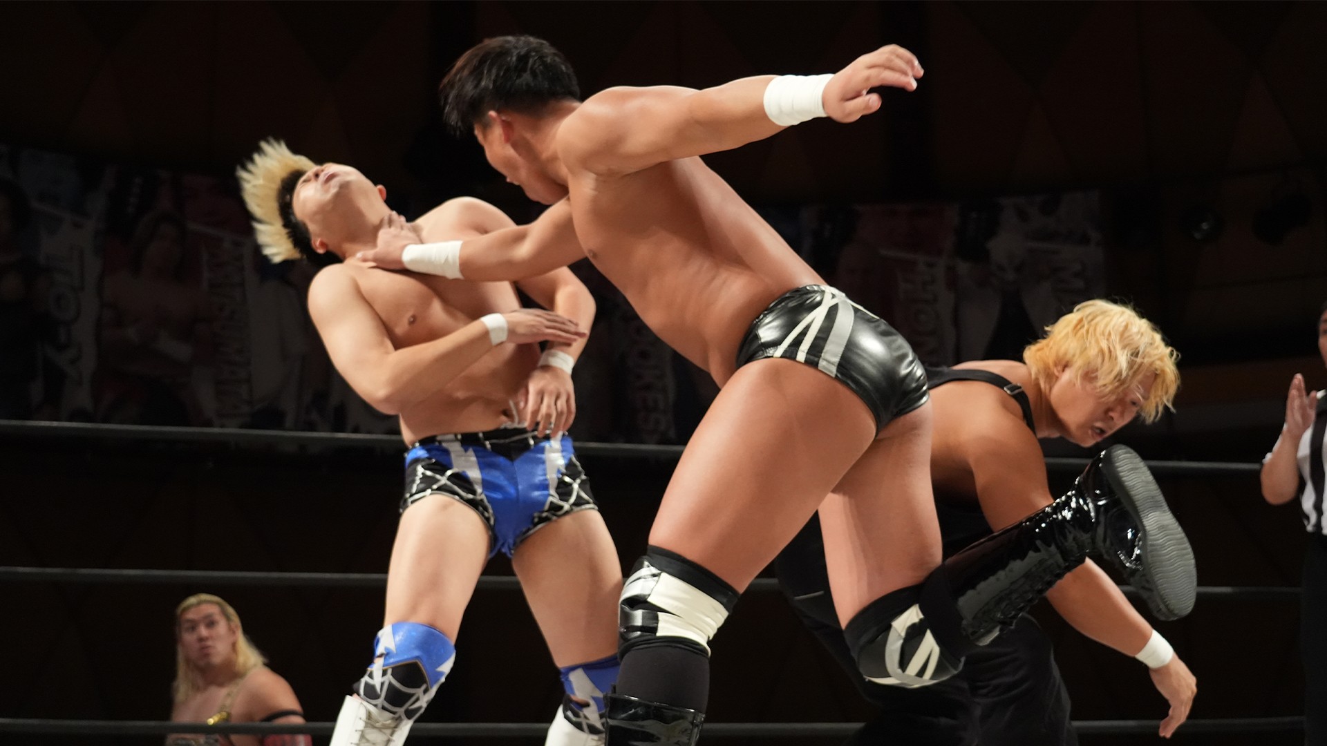 10月追加日程/4日大阪大会! 8日上野で今年最後のビアガーデンプロレス! 11日&12日札幌大会2DAYS! 24日横浜大会!